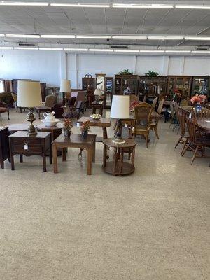 Nice selection of used furniture and lamps.