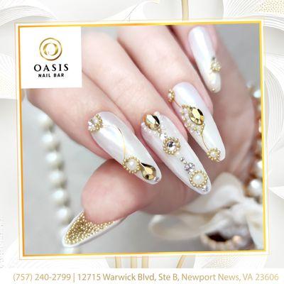 Dazzle this weekend with our elegant white and gold nail combo - a timeless blend of luxury and sophistication! 

 We're thrilled to sh