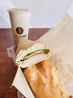 Pavo rostisado y lomo embuchado sandwich + horchata frappe