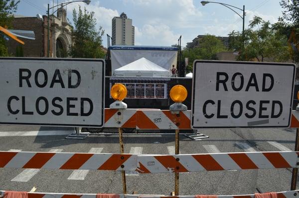 EdgeFest, North Entrance, Broadway / Thorndale, looking south