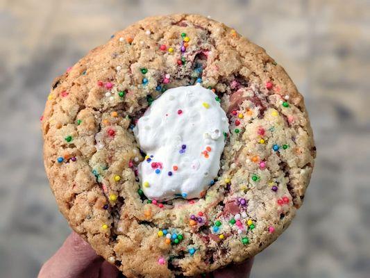 Strawberry Animal Cracker Cookie | Instagram: @telephonesmoothie