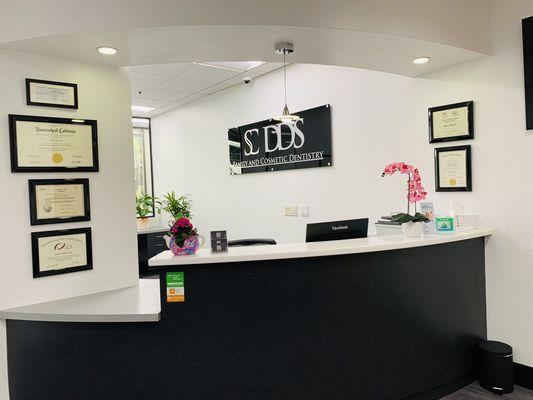 SC DDS Family and Cosmetic Dentistry front desk lobby.