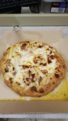 Carbonara Bread Bowl. Pasta on a pizza crust....genius.