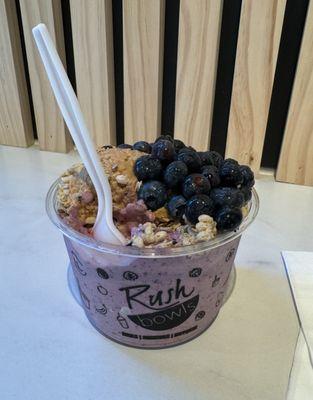 Power Bowl with peanut butter and blueberries