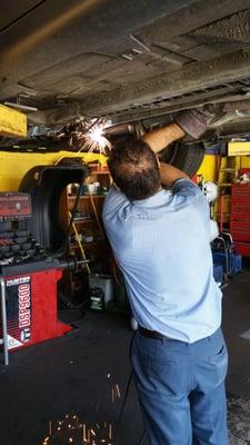 Rafi installing my new universal catalytic converter!