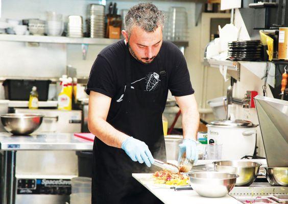 Owner and chef Yunus Arslan prepares döner plate