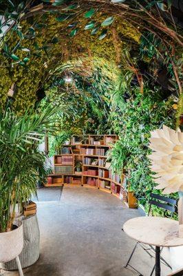 Lost Books is a magical book and plant store hidden in the hills of Glendale.
2233 Honolulu Ave
Montrose, CA 91020