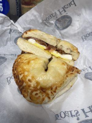 Bacon egg and cheese breakfast bagel sandwich