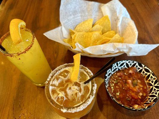 Chips and salsa  Reyes de Fuego Mezcalrita  - get at least 1 of each :D-