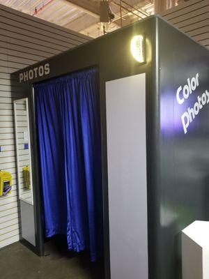 The Pop-up exhibit is behind this photo booth how cool is that?!!