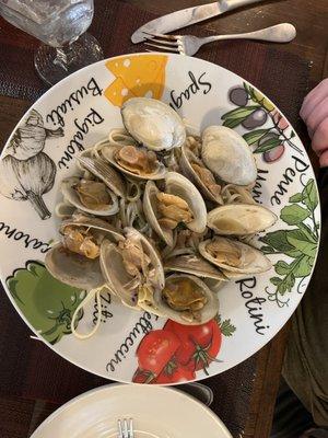 Linguine with white clam sauce