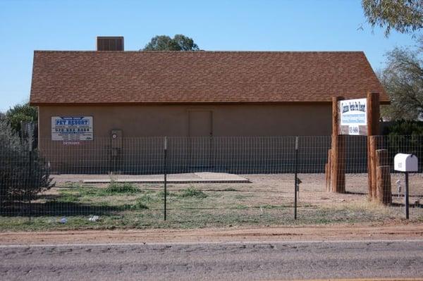 Camino Verde Pet Resort from the outside.