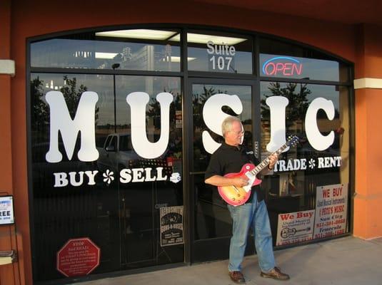 Here's Pete of Pete's Music jammin' in front of the Menifee/Sun City Store!