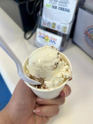 Carrot Cake Ice Cream (soooo delicious)