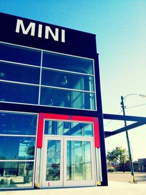 Make it a great day at MINI of Murray