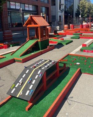 Mini golf course