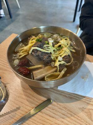 () Premium beef head broth