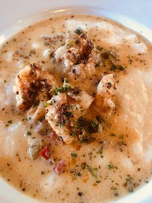 Shrimp & grits w/gravy