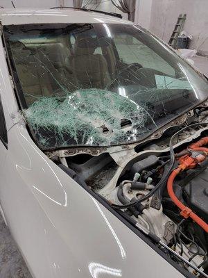 Changing a windshield on a Honda Accord