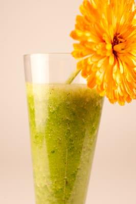 Green Smoothie with Calendula Flower