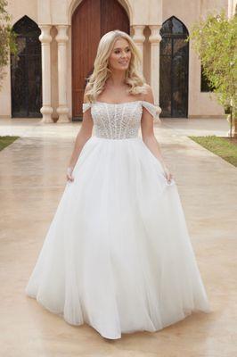 Pearl bodice fun and flirty gown!