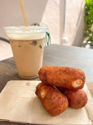 Iced Cafe con Leche y Croquetas de Jamón