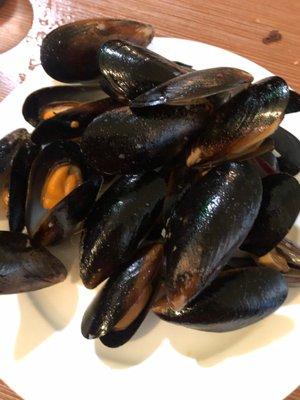 1 lb. Black Mussels