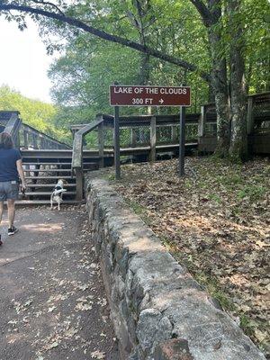 Driving entrance to Lake of the Clouds