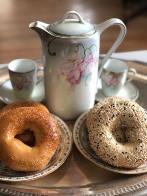 Bagel Jar bagels: plain and sesame.