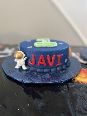 Smash cake for baby Javi!