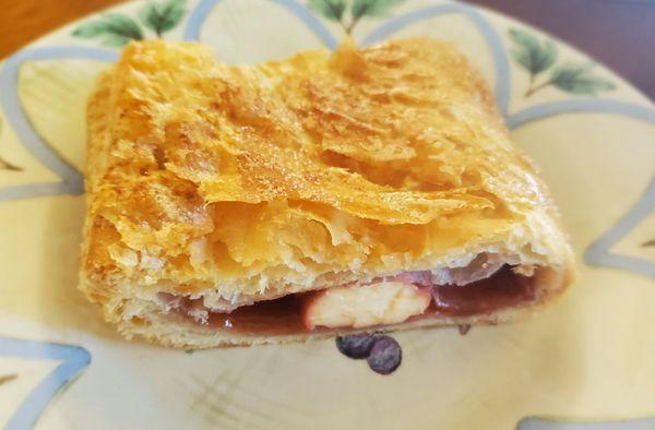 Pastelillo de guayaba y queso