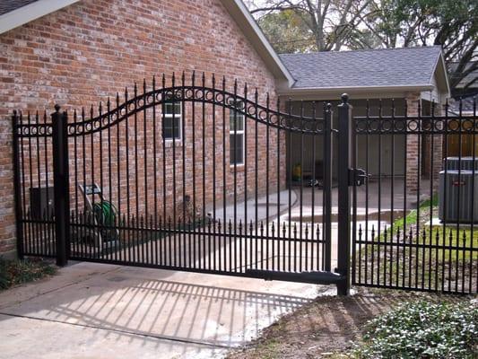 Bellcurve gate with spears, circles, and puppy bars.