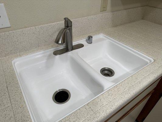 This is the finished kitchen sink.  A couple of years ago, Miracle Method refinished the kitchen counter top which covered up broken tiles.