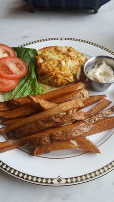 Mommy's lunch crab cake sandwich