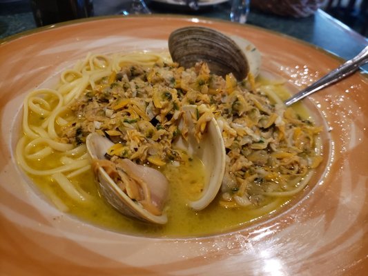 Linguine, white clam sauce.