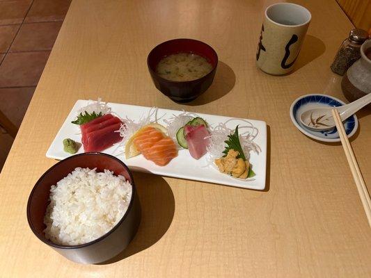 Sashimi Platter F + Miso soup/Rice