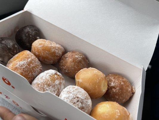 Got 20 assorted munchkins. 2nd box below. Faves are the blueberry and chocolate