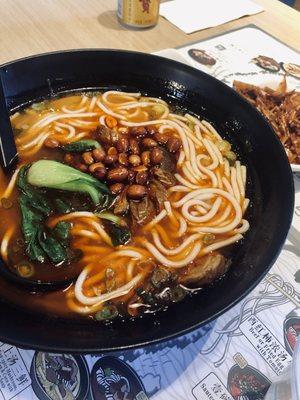 Braised pork intestine rice noodle