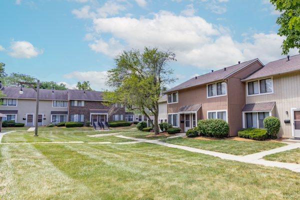 Apartment Building Exterior at Woodbridge Castleton