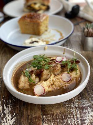 Shrimp and grits (just ask for them if not on the menu) 10/10