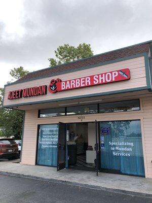 One of the Best Barber's in Fremont. Great with kids.