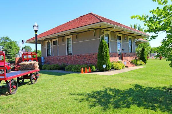 This 1914 gem houses the La Grange Railroad Museum.