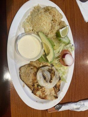 Pollo a la plancha coma  Grilled chicken with rice and salad