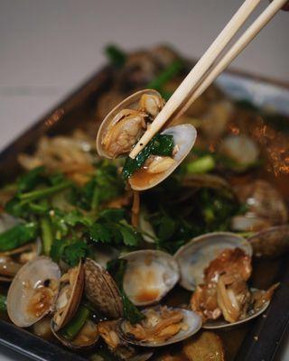 IG: @tffny.eats | Ginger scallion clams