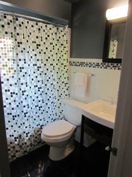 Carriage House bathroom