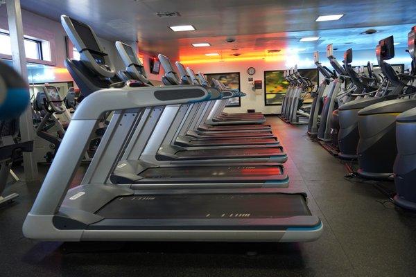 Treadmills at Genesis East Central