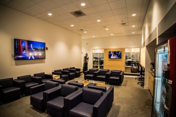 CarlBlack Chevrolet Nashville Customer Lounge Area / Service Lounge