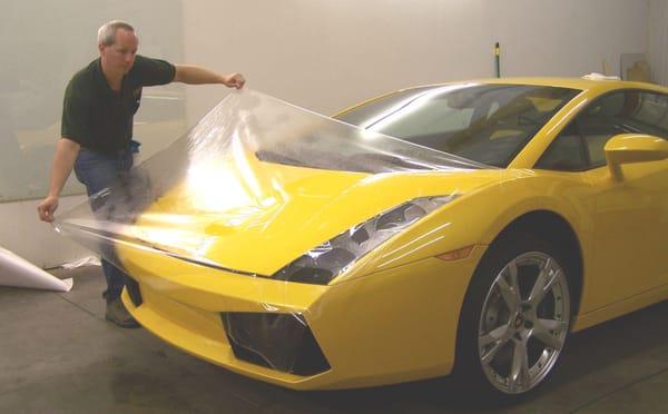 Film being applied to lamborghini gallardo