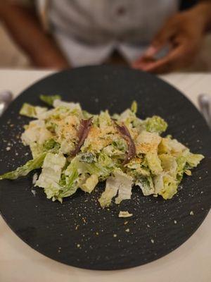 Caesar salad with anchovies (magical dining)