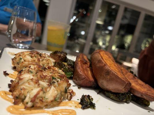 Crab cakes, with sweet potatoes